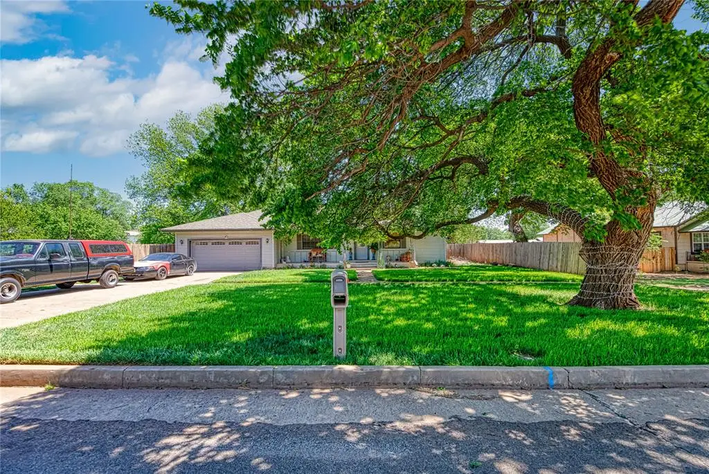 704 N Broadway Street, Sayre, OK 73662 - #1