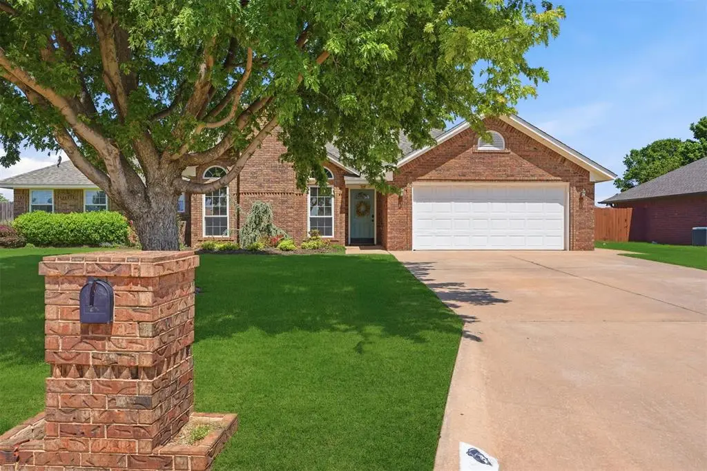 901 N Towne Circle, Altus, OK 73521 - #1