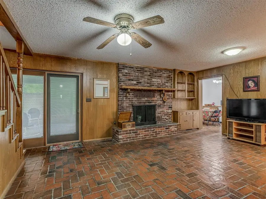 1414 E Sunset Lane, Ada, OK 74820 - #2