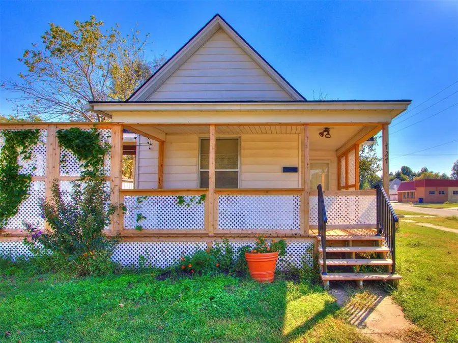 727 W Minnesota Avenue, Chickasha, OK 73018 - #2