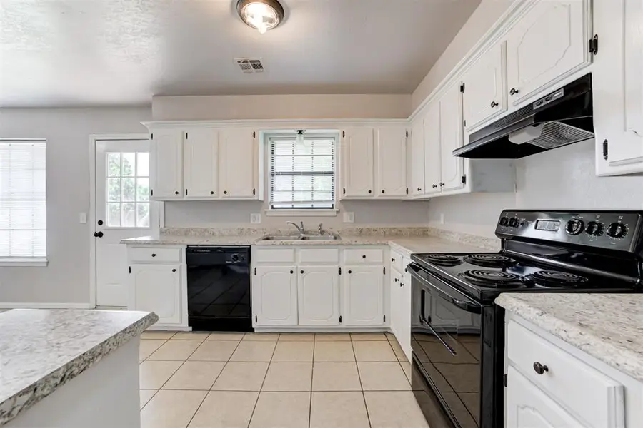 910 W Kyle Way, Mustang, OK 73064 - #3