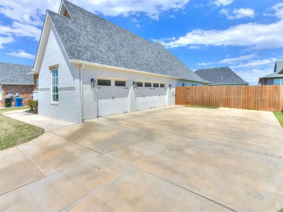 3701 Chapel Hill Row, Edmond, OK 73034 - #3