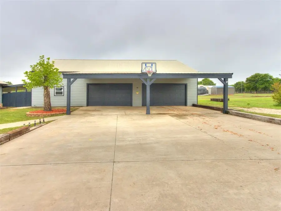 202 S Pottawatomie Road, Harrah, OK 73045 - #3