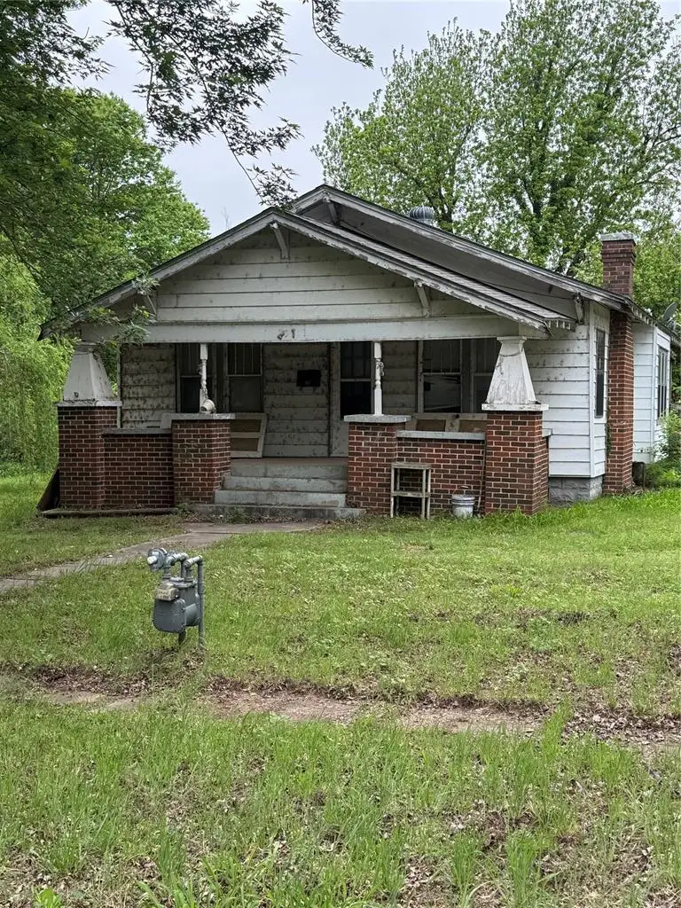 201 S 12th Street, Tonkawa, OK 74653 - #3