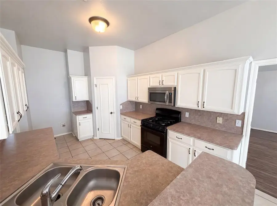 613 Applewood Street, Moore, OK 73160 - #2