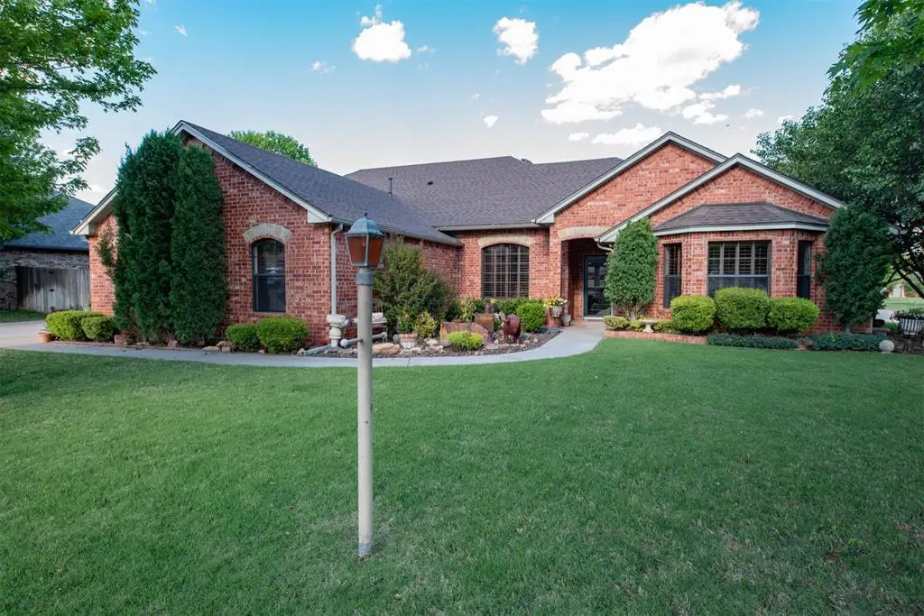 200 Foxridge, Elk City, OK 73644 - #1