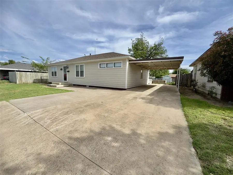 220 E Van Buren Street, Mangum, OK 73554 - #3