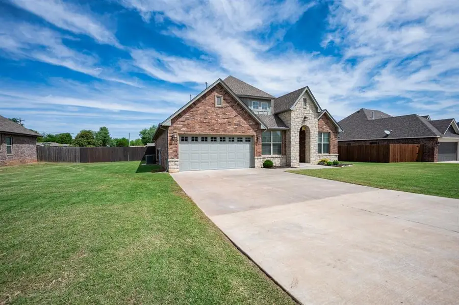 9 Southpointe Avenue, Tuttle, OK 73089 - #3