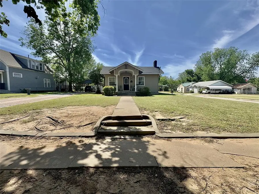513 N Okla Avenue, Mangum, OK 73554 - #2