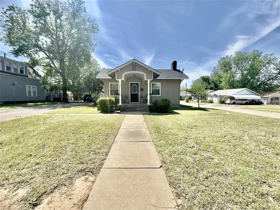 513 N Okla Avenue, Mangum, OK 73554 - #3