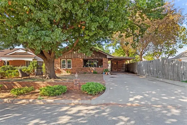 1511 Avant, Clinton, OK 73601