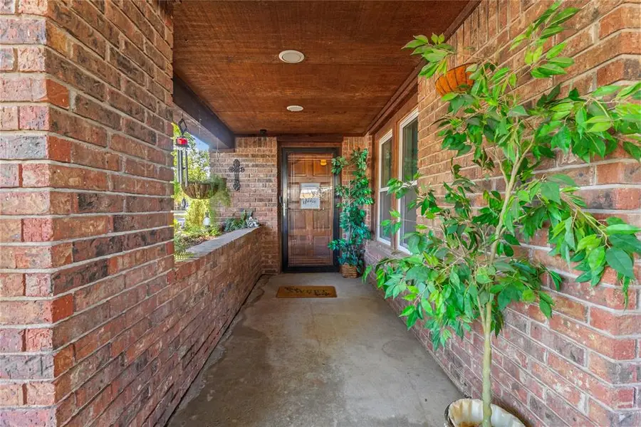 1511 Avant, Clinton, OK 73601 - #3