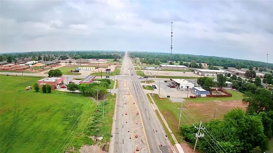 1724 W West Highway 152 Highway, Mustang, OK 73064 - #3