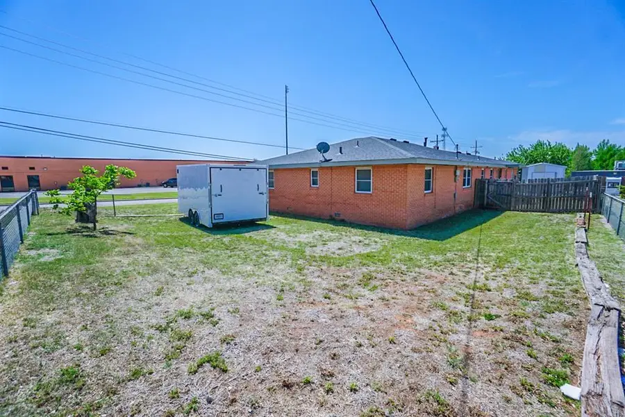1909 W Modelle Avenue, Clinton, OK 73601 - #2