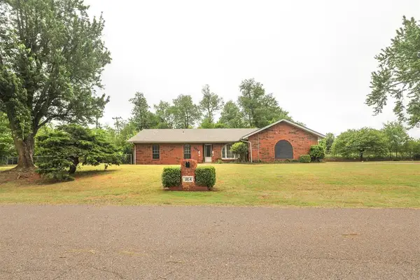 1814 E Sherwood Terrace, Mustang, OK 73064