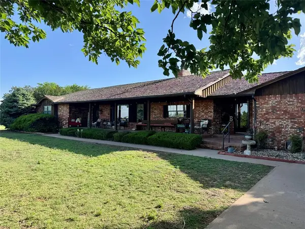 202 Whiteshield Street, Hammon, OK 73650