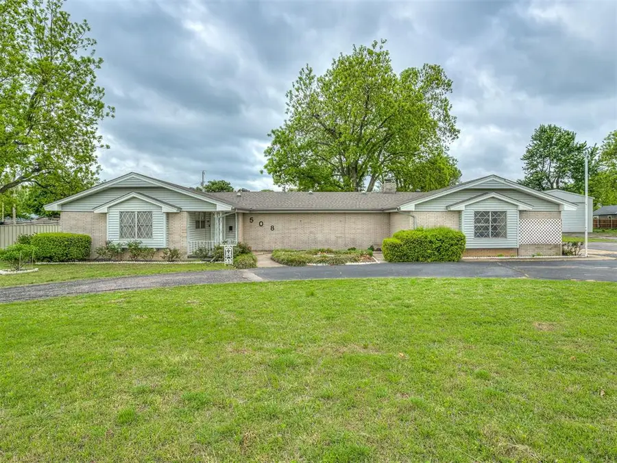 508 E Main St, Tuttle, OK 73089 - #2