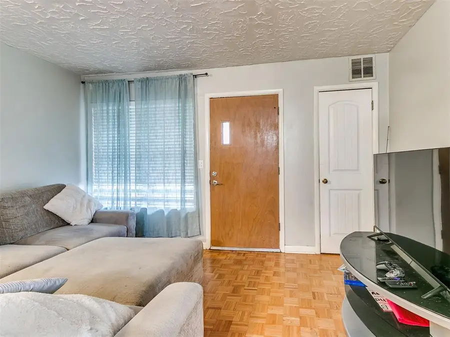 827 W Berry Road, Norman, OK 73069 - #3