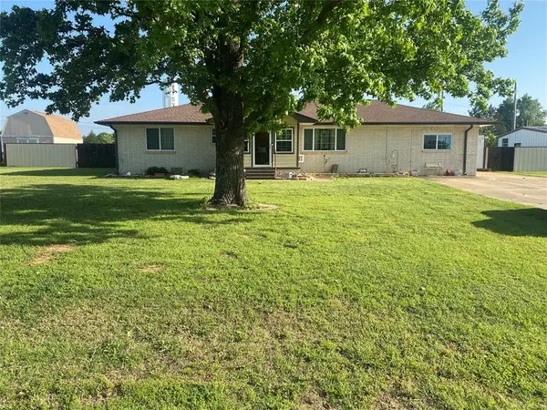 1411 14th Street, Maysville, OK 73057-1012