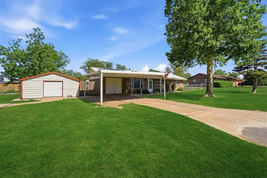 1420 B Street, Snyder, OK 73566 - #3