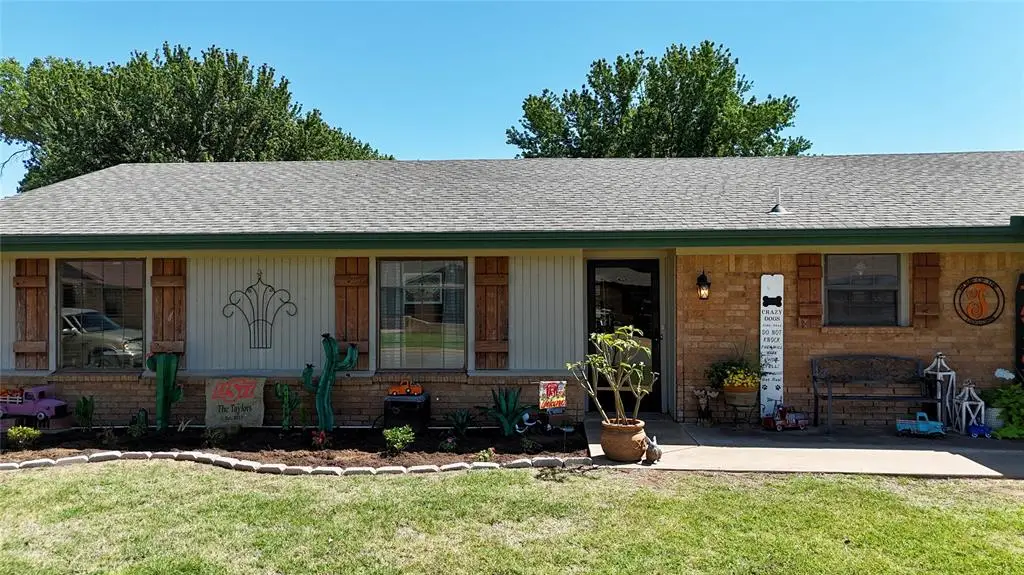 2112 Lynn Lane, Weatherford, OK 73096 - #1
