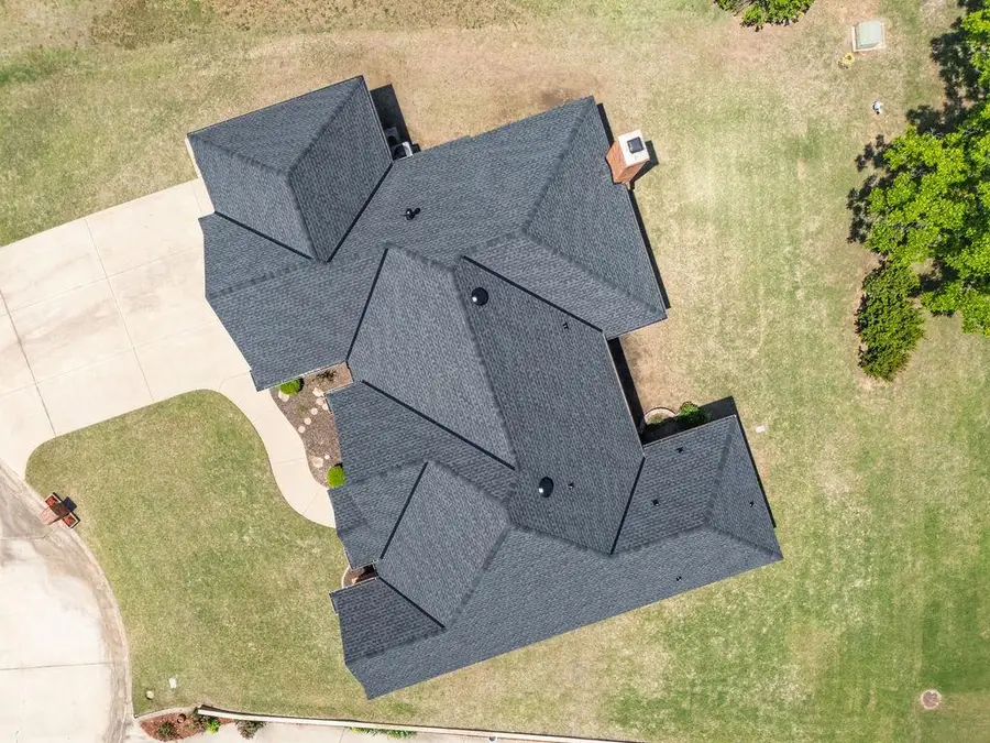 1402 Nottingham Place, Shawnee, OK 74804 - #3