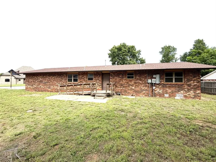 1319 Manchester Drive, Anadarko, OK 73005 - #3