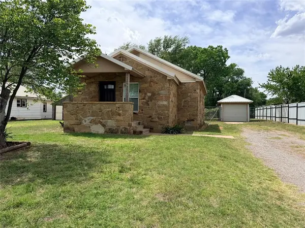 711 S Randall Avenue, Elk City, OK 73644