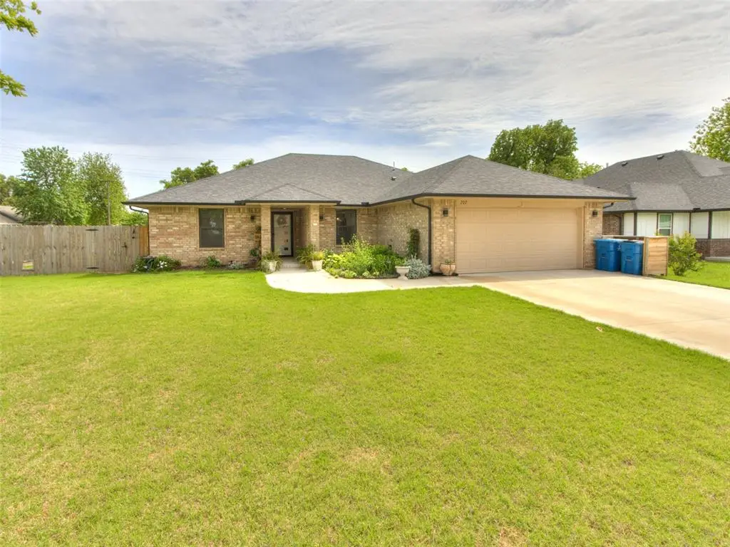 202 W Pine Street, Tuttle, OK 73089 - #1