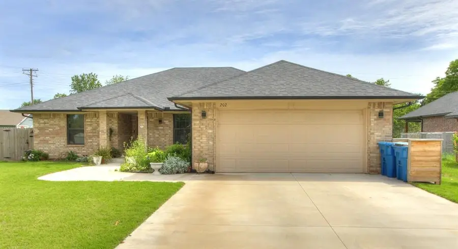 202 W Pine Street, Tuttle, OK 73089 - #2
