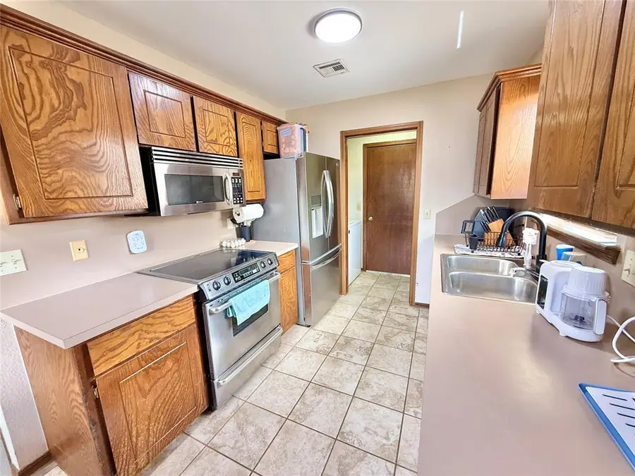 121 Bellgate Drive, Yukon, OK 73099 - #3