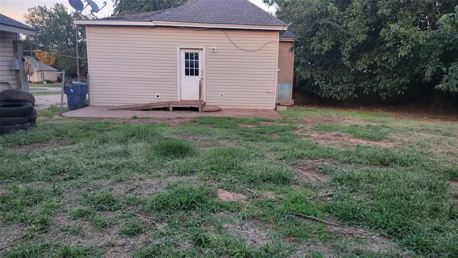 228 S 2nd Street, Waukomis, OK 73773 - #3