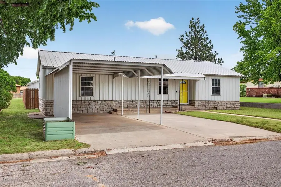 208 N Summer Street, Shattuck, OK 73858 - #3