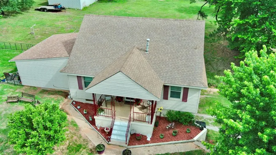 701 W Comanche Avenue, Rush Springs, OK 73082 - #2