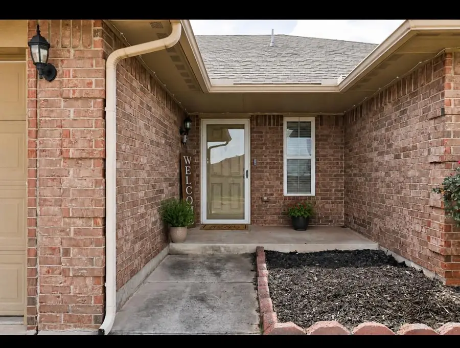 508 Manhattan Drive, Moore, OK 73160 - #3