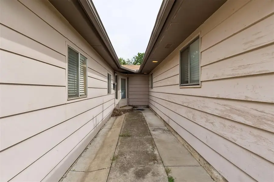 429 W Fairchild Drive, Midwest City, OK 73110 - #2