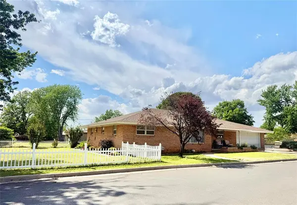 323 N Bryan Street, Weatherford, OK 73096