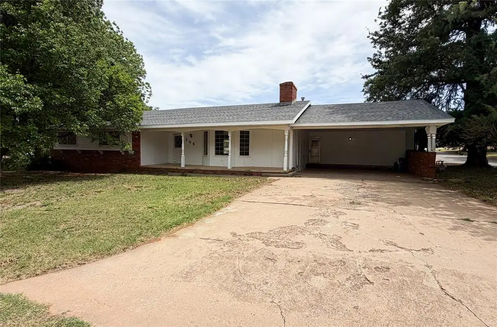 306 W 9th Road, Cordell, OK 73632 - #1
