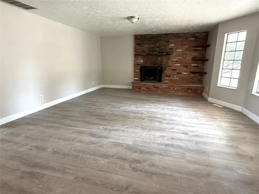 306 W 9th Road, Cordell, OK 73632 - #2
