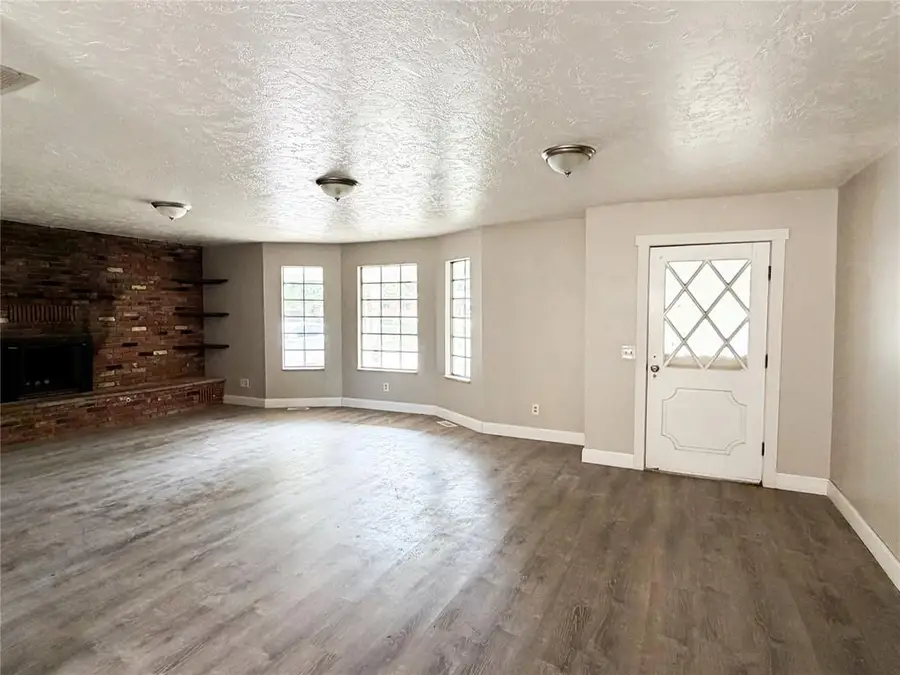 306 W 9th Road, Cordell, OK 73632 - #3