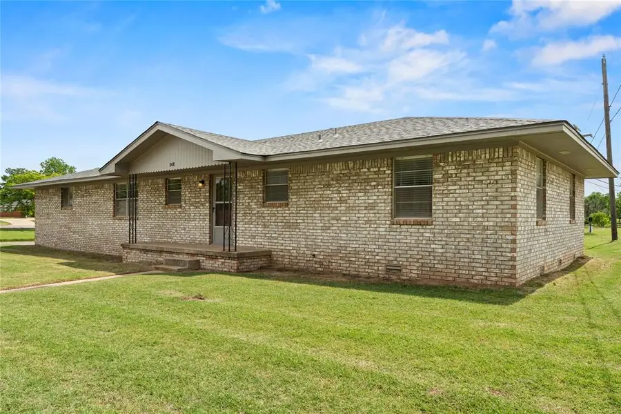 808 Mimosa Drive, Watonga, OK 73772 - #3
