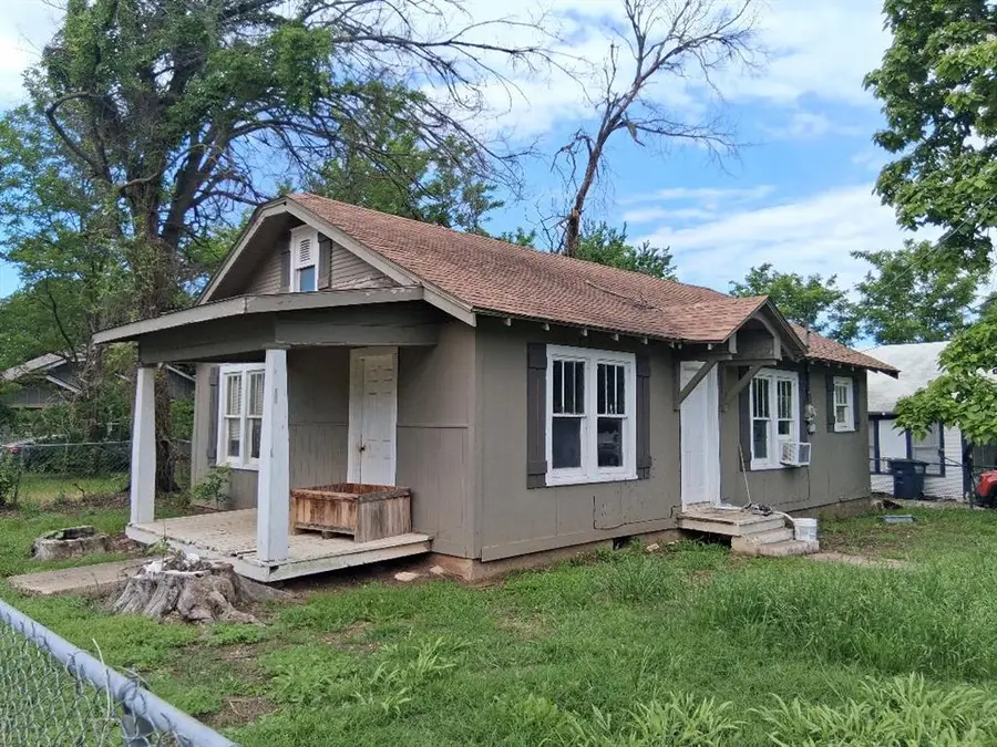 222 N Center Avenue, Shawnee, OK 74801 - #2