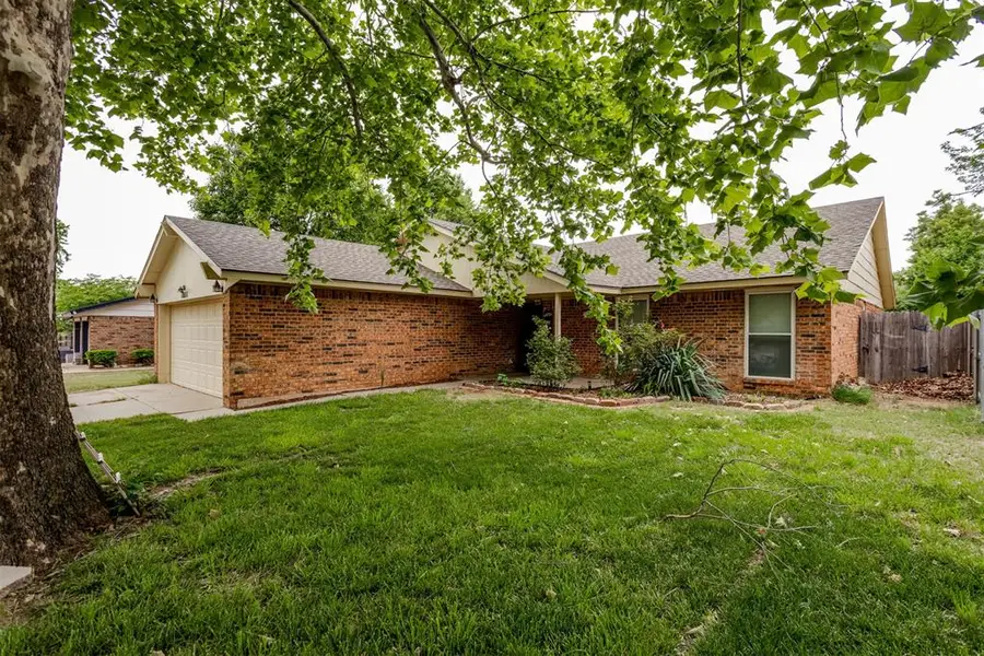 1011 Royal Lane, Yukon, OK 73099 - #2