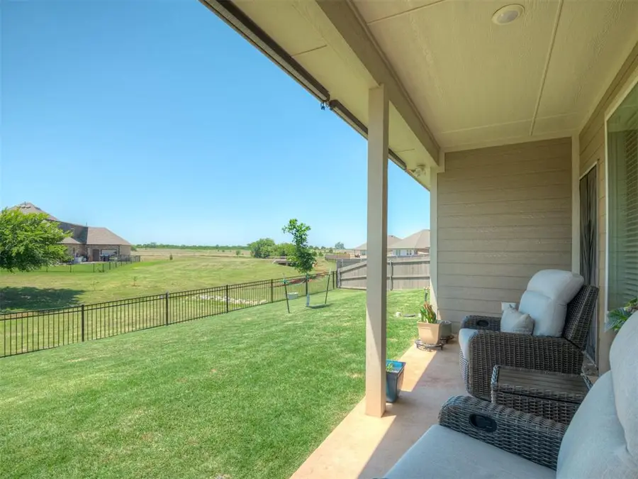 9060 NW 149th Terrace, Yukon, OK 73099 - #2