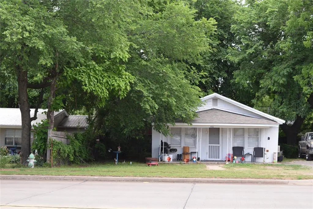 711 N Broadway Street, Tecumseh, OK 74873 - #1