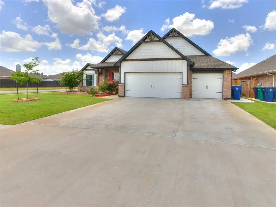 701 Bison Crossing Drive, Yukon, OK 73099 - #3