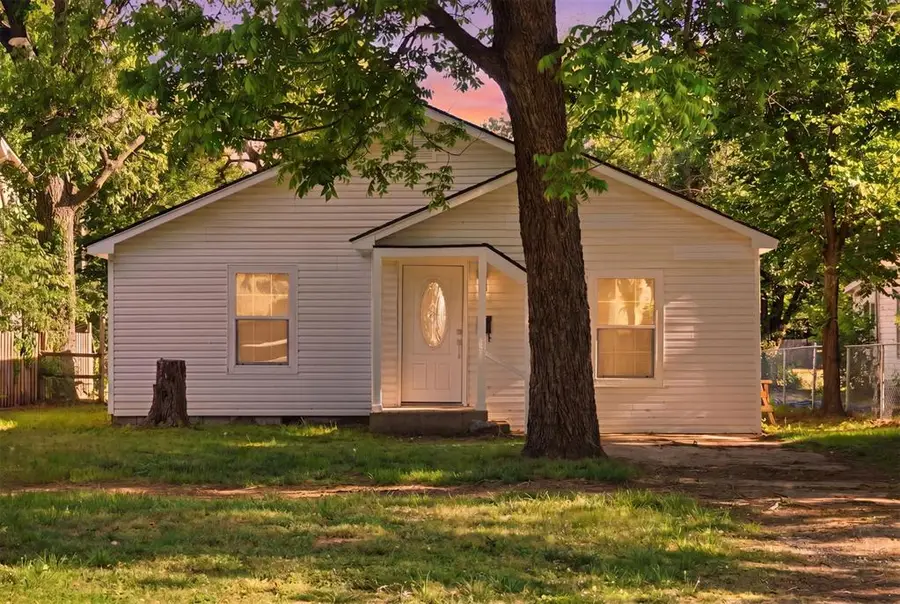 1813 W Dakota Avenue, Chickasha, OK 73018 - #2