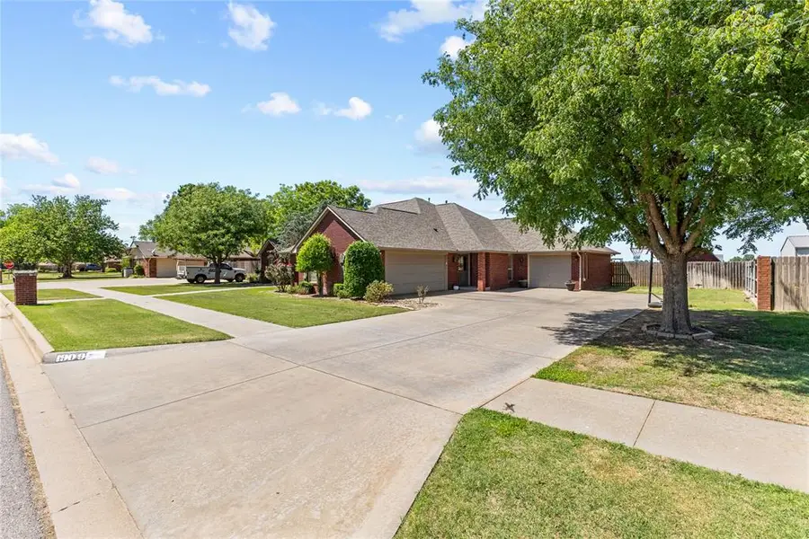 1909 Saber Lane, Weatherford, OK 73096 - #2