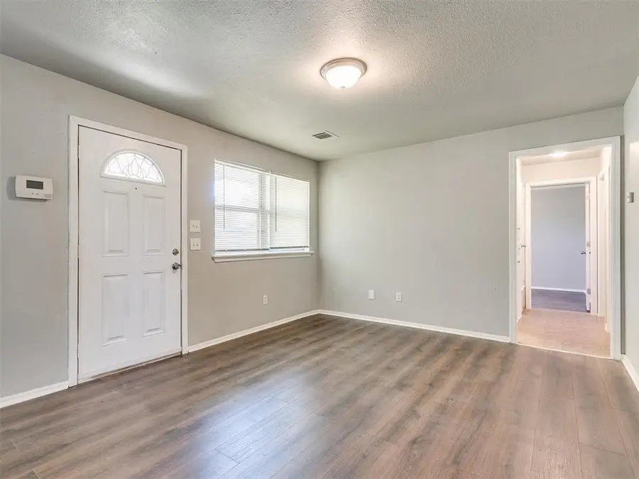 401 S Dallas Avenue, Moore, OK 73160 - #3