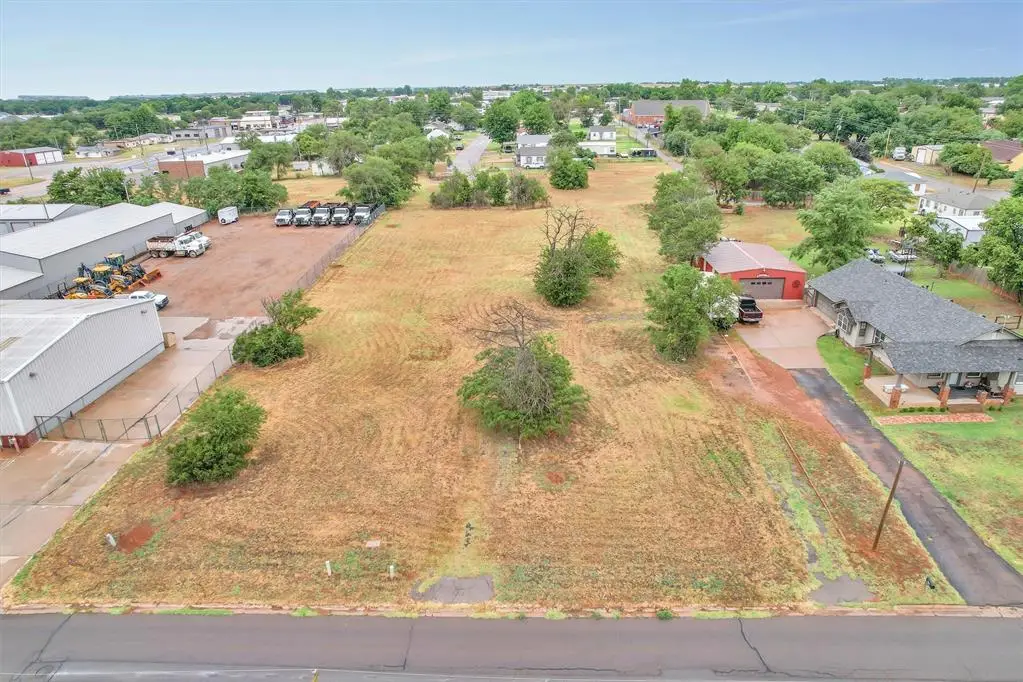 529 E 3rd Street, Elk City, OK 73644 - #1
